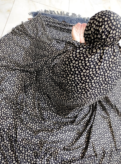 Full coverage salah chadar with stitched design