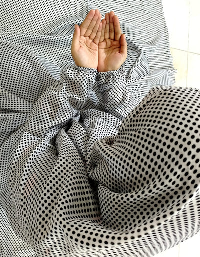 Namaz Chadar Stitched With Elastic Sleeves - Dots White