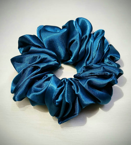 Soft silk scrunchies, perfect for everyday wear or special occasions. Stylish and gentle on hair for a smooth, comfortable hold