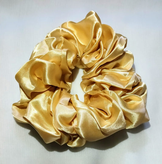 Soft silk scrunchies, perfect for everyday wear or special occasions. Stylish and gentle on hair for a smooth, comfortable hold